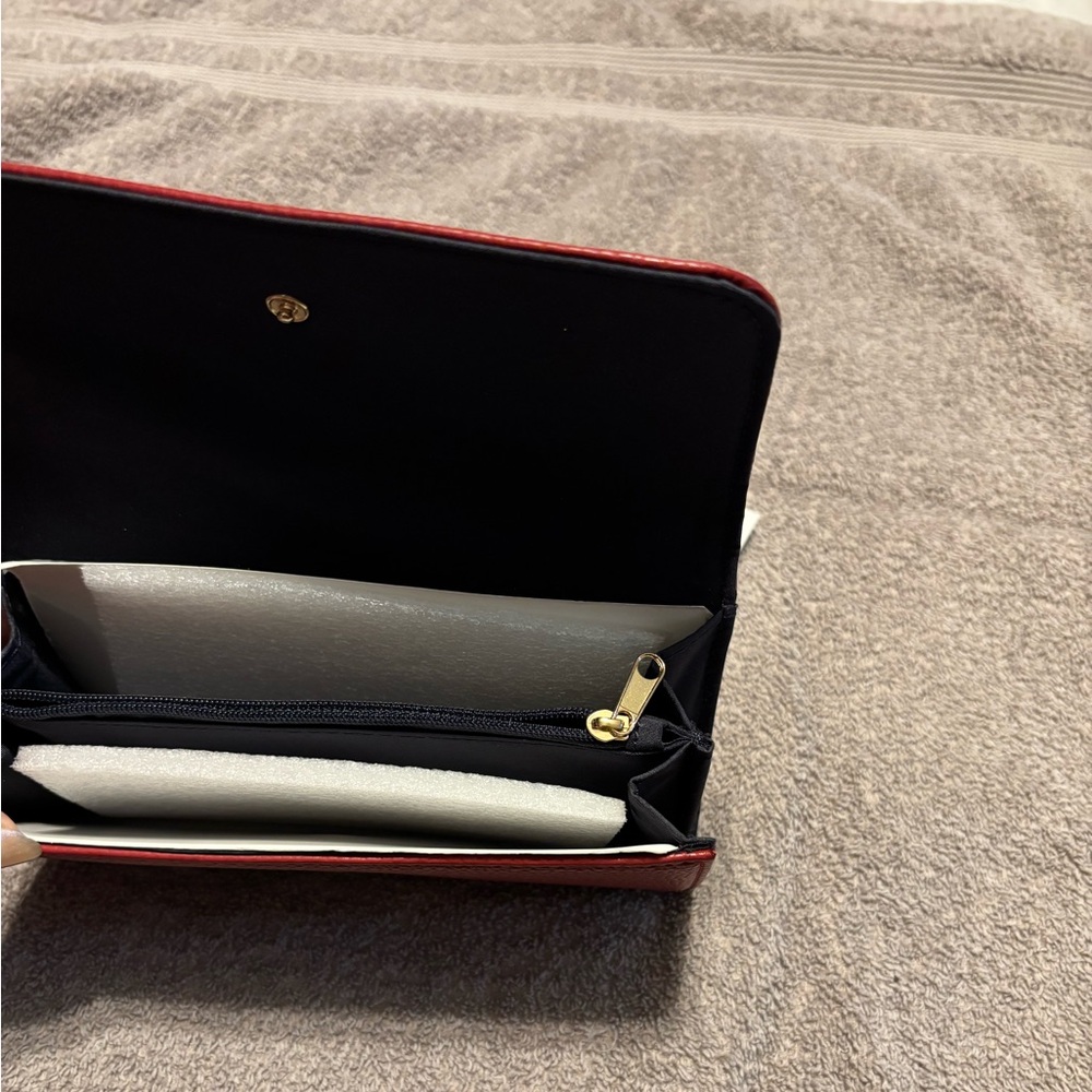 Misses NWT wallet
